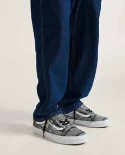 Vans Old Skool Shoes VHS Glitch Tracking 90s Retro Glitch Graphic Details Custom 3 Vans Old Skool Shoes VHS Glitch Tracking 90s Retro Glitch Graphic Details Custom -Vans Custom Shop Old Skool Shoe 001 LLM 20260504 046 detail 1